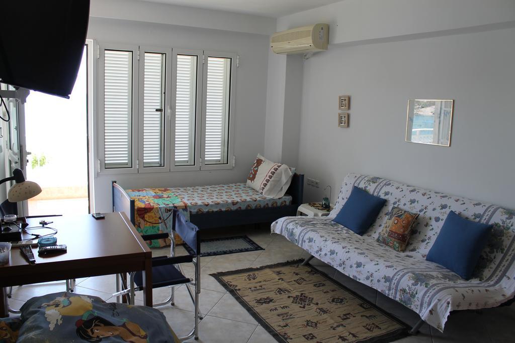 Aqua Blue Apartment *